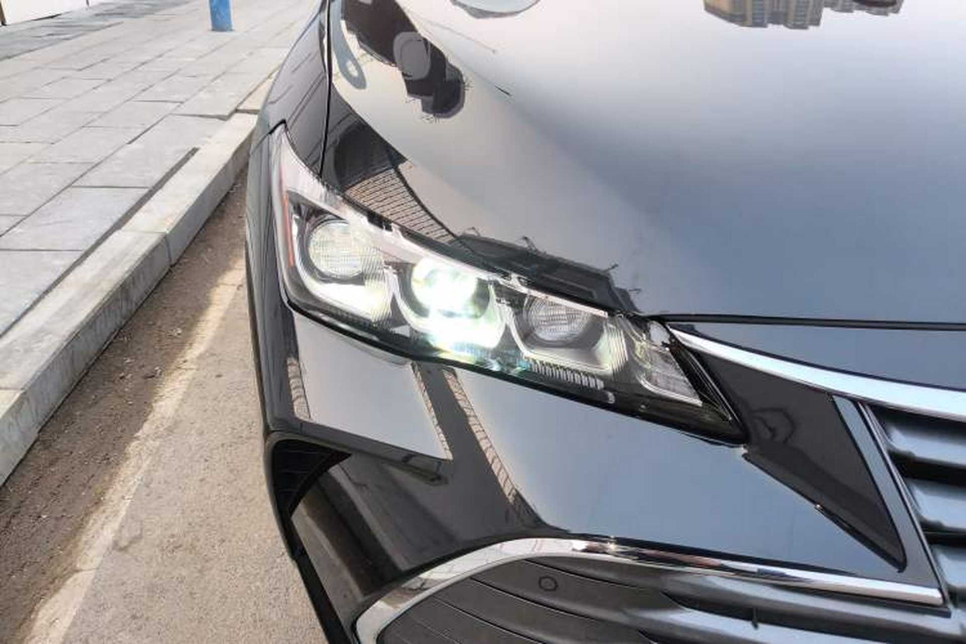 Used Toyota Avalon 2019 2.0L XLE Premium Edition China VI Right Front Headlight