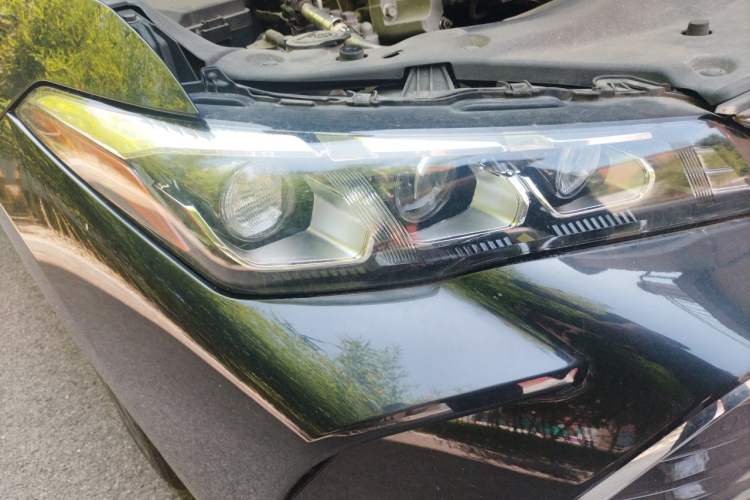 Used Toyota Avalon 2019 2.5L Touring Premium Version China VI Standard Right Front Headlight