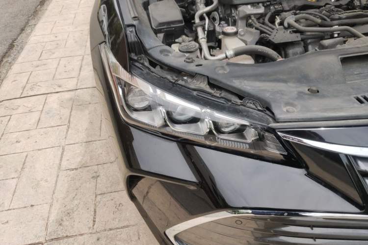 Used Toyota Avalon 2019 Dual-Engine 2.5L Limited Flagship Edition China VI Standard Right Front Headlight