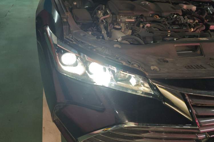 Used Toyota Avalon 2019 Dual-Engine 2.5L Luxury Edition China VI Standard Right Front Headlight