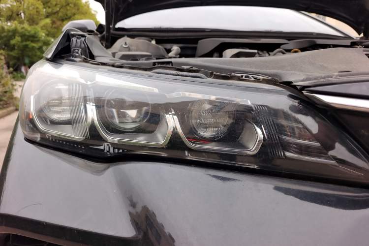 Used Toyota Avalon 2019 2.0L Ambition Edition China VI Right Front Headlight