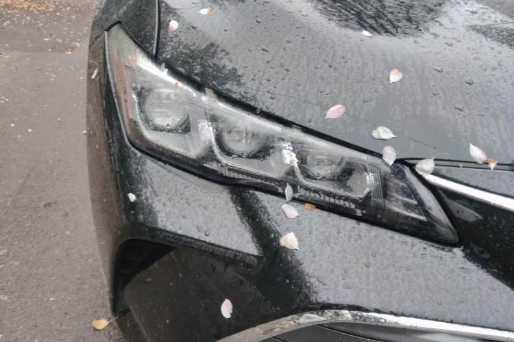 Used Toyota Avalon 2019 2.0L Ambition Edition China VI Right Front Headlight