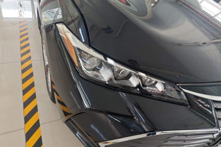 Used Toyota Avalon 2019 2.0L Luxury Edition China VI Standard Right Front Headlight