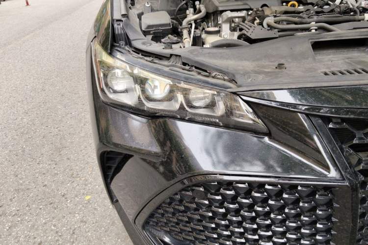 Used Toyota Avalon 2019 Dual-Engine 2.5L Luxury Edition China VI Standard Right Front Headlight