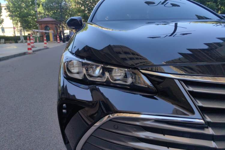 Used Toyota Avalon 2019 2.5L Touring Premium Version China VI Standard Right Front Headlight