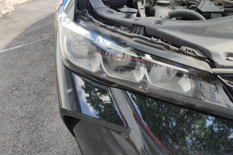Used Toyota Avalon 2019 Dual-Engine 2.5L XLE Prestige Version China VI Standard Right Front Headlight