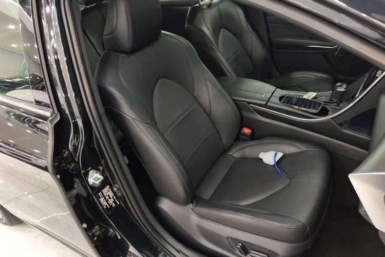 Used Toyota Avalon 2019 Dual-Engine 2.5L Luxury Edition China VI Standard Right Front Seat