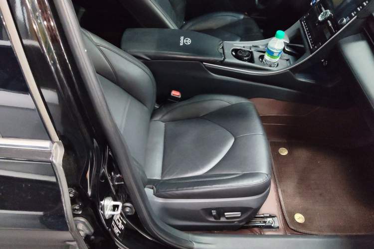 Used Toyota Avalon 2019 2.0L Luxury Edition China VI Standard Right Front Seat