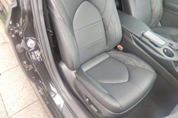 Used Toyota Avalon 2019 Dual-Engine 2.5L XLE Prestige Version China VI Standard Right Front Seat