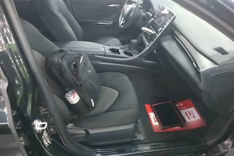 Used Toyota Avalon 2019 2.0L Ambition Edition China VI Right Front Seat