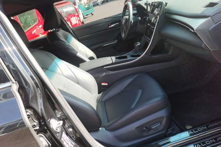 Used Toyota Avalon 2019 Dual-Engine 2.5L Luxury Edition China VI Standard Right Front Seat