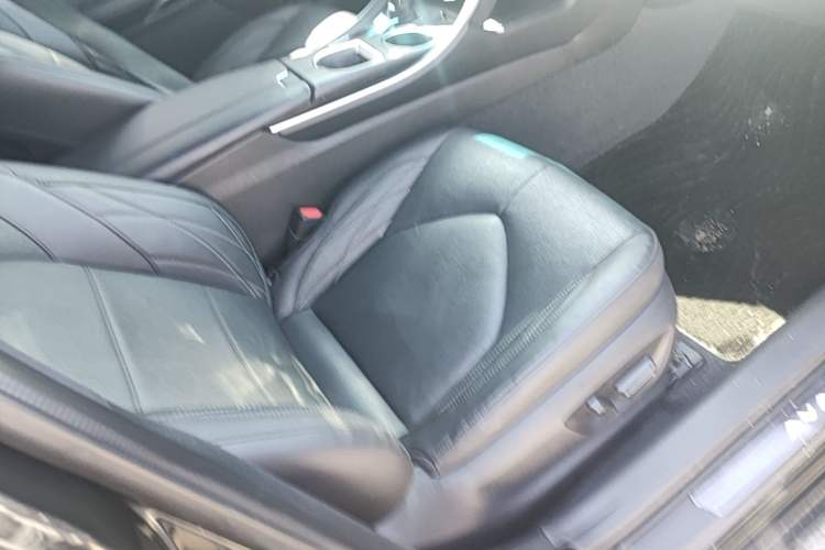 Used Toyota Avalon 2019 Dual-Engine 2.5L XLE Prestige Version China VI Standard Right Front Seat