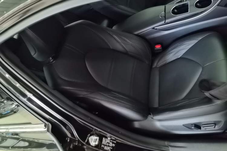 Used Toyota Avalon 2019 Dual-Engine 2.5L XLE Prestige Version China VI Standard Right Front Seat