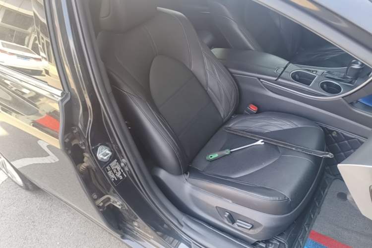 Used Toyota Avalon 2019 Dual-Engine 2.5L XLE Prestige Version China VI Standard Right Front Seat