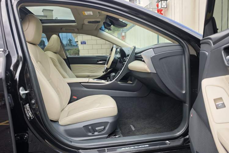 Used Toyota Avalon 2019 Dual-Engine 2.5L XLE Prestige Version China VI Standard Right Front Seat