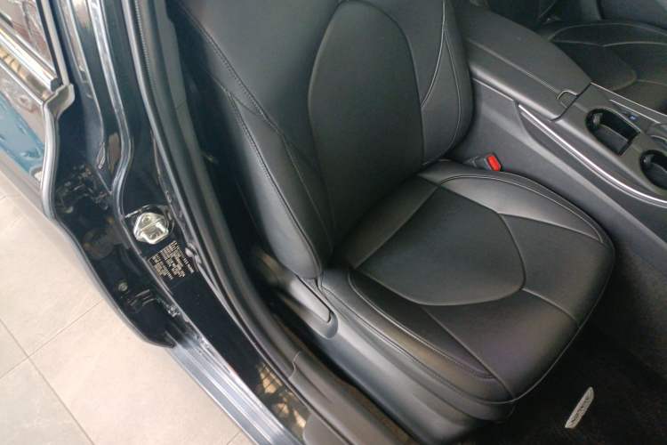 Used Toyota Avalon 2019 2.0L Ambition Edition China VI Right Front Seat