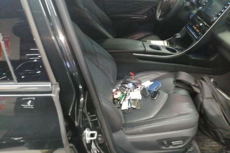 Used Toyota Avalon 2019 Dual-Engine 2.5L XLE Prestige Version China VI Standard Right Front Seat