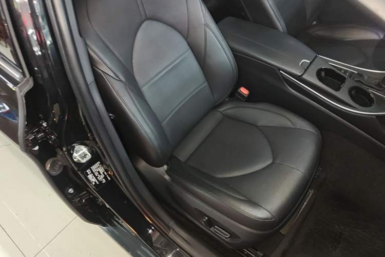 Used Toyota Avalon 2019 Dual-Engine 2.5L Luxury Edition China VI Standard Right Front Seat