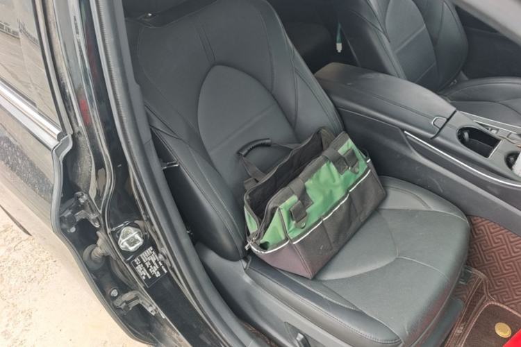 Used Toyota Avalon 2019 2.0L XLE Premium Edition China VI Right Front Seat
