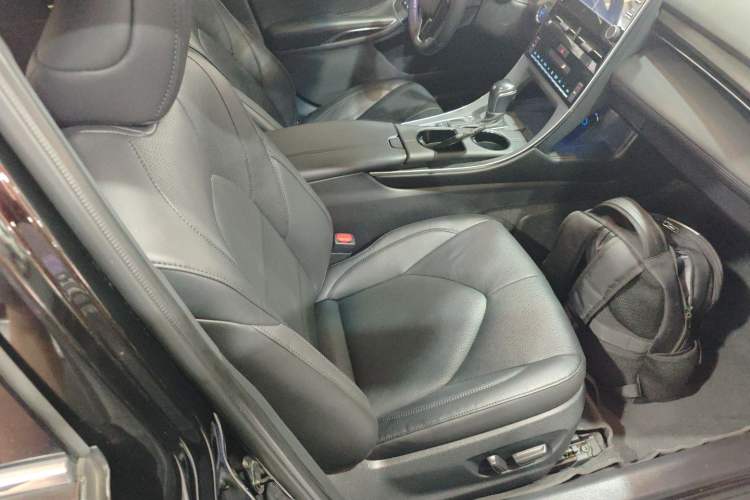 Used Toyota Avalon 2019 Dual-Engine 2.5L Luxury Edition China VI Standard Right Front Seat