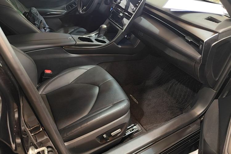 Used Toyota Avalon 2019 2.0L XLE Premium Edition China VI Right Front Seat