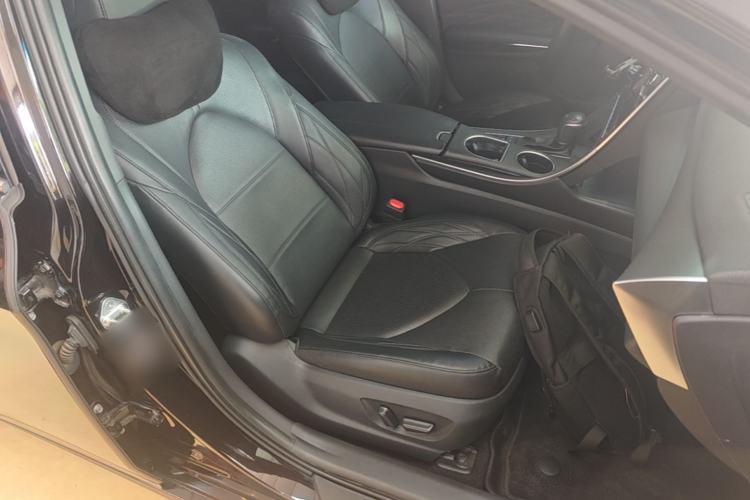 Used Toyota Avalon 2019 Dual-Engine 2.5L XLE Prestige Version China VI Standard Right Front Seat