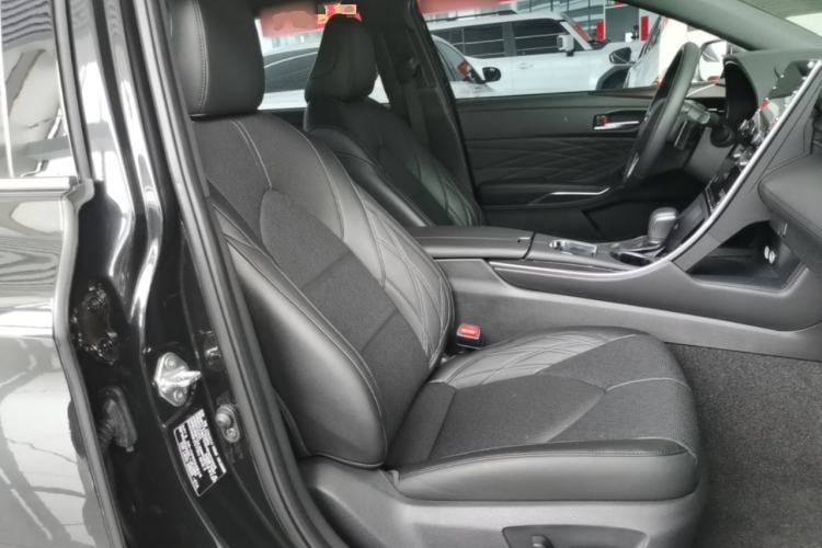 Used Toyota Avalon 2019 2.5L Touring Premium Version China VI Standard Right Front Seat