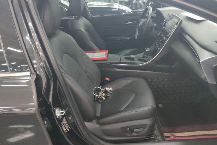 Used Toyota Avalon 2019 2.5L Touring Premium Version China VI Standard Right Front Seat