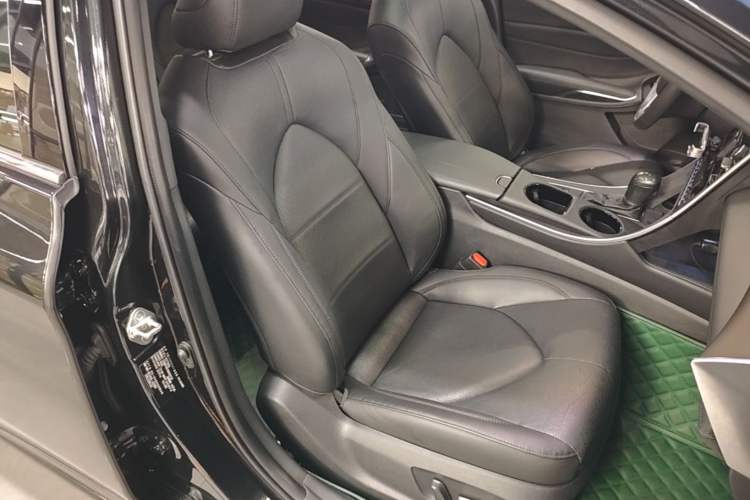Used Toyota Avalon 2019 2.0L XLE Premium Edition China VI Right Front Seat