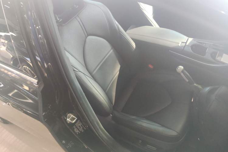 Used Toyota Avalon 2019 2.0L XLE Premium Edition China VI Right Front Seat