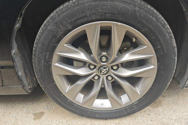 Used Toyota Avalon 2019 2.0L Luxury Edition China VI Standard Right Front Wheel Hub