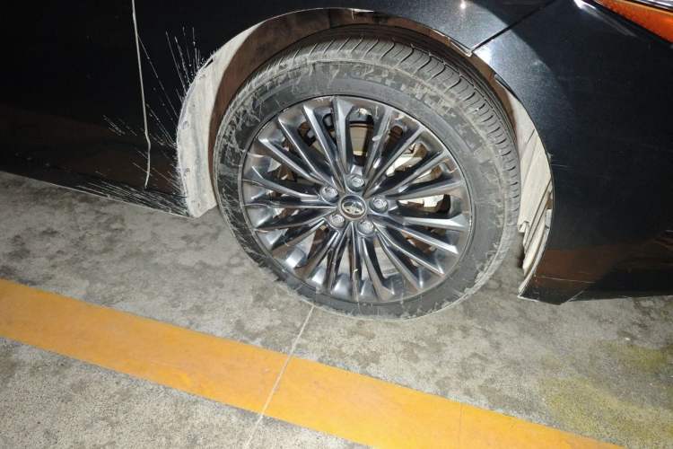 Used Toyota Avalon 2019 2.5L Touring Premium Version China VI Standard Right Front Wheel Hub