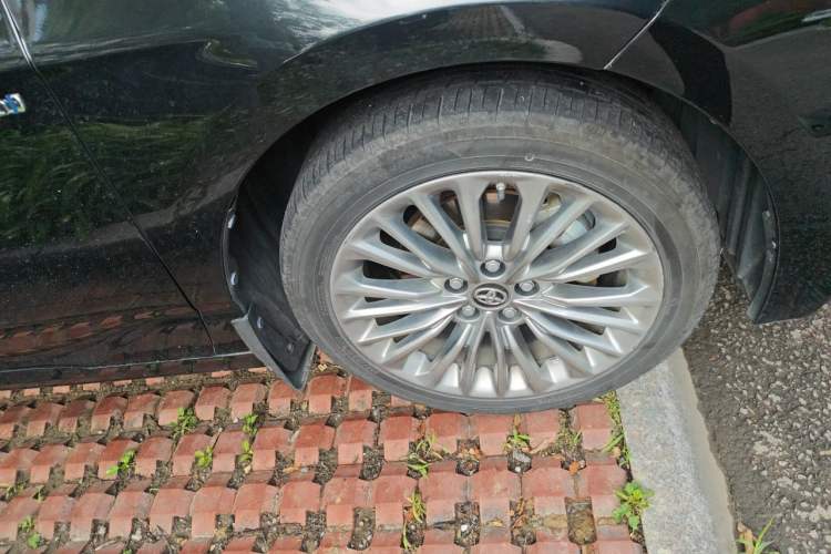 Used Toyota Avalon 2019 Dual-Engine 2.5L XLE Prestige Version China VI Standard Right Front Wheel Hub