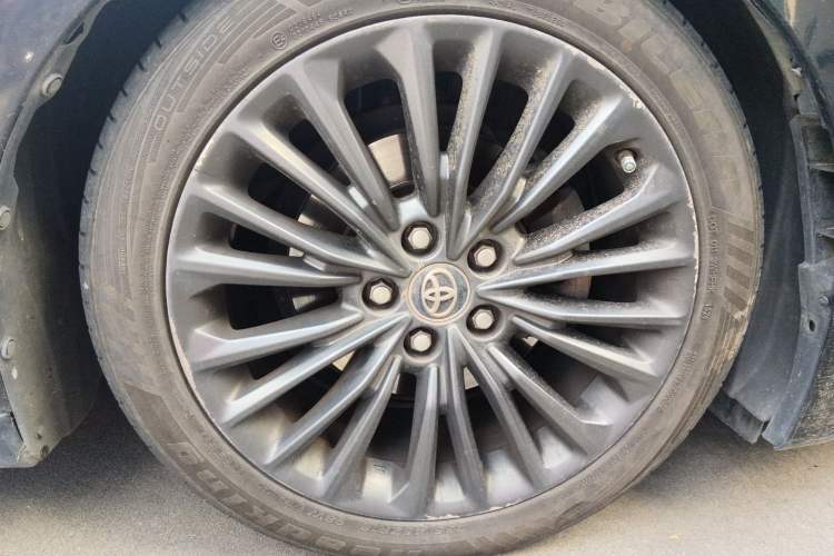 Used Toyota Avalon 2019 2.5L Touring Premium Version China VI Standard Right Front Wheel Hub