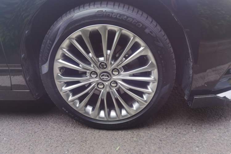 Used Toyota Avalon 2019 Dual-Engine 2.5L XLE Prestige Version China VI Standard Right Front Wheel Hub