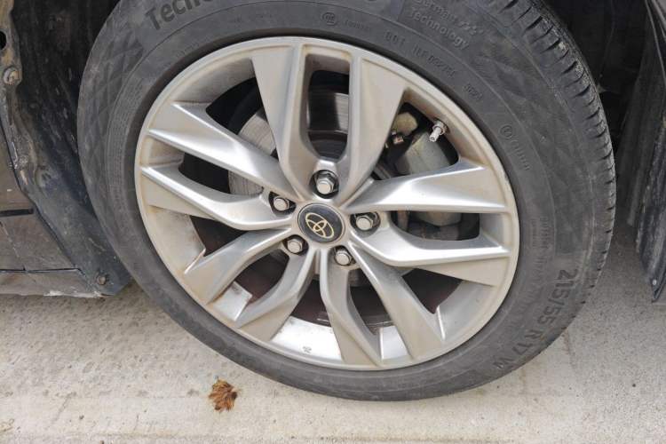 Used Toyota Avalon 2019 2.0L Ambition Edition China VI Right Front Wheel Hub