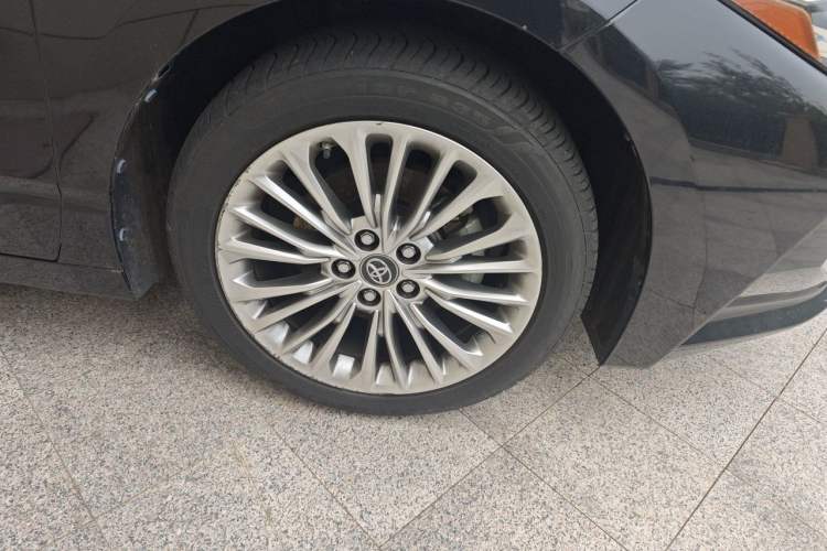 Used Toyota Avalon 2019 Dual-Engine 2.5L XLE Prestige Version China VI Standard Right Front Wheel Hub