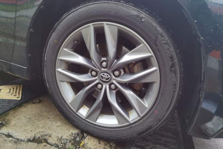 Used Toyota Avalon 2019 2.0L Ambition Edition China VI Right Front Wheel Hub