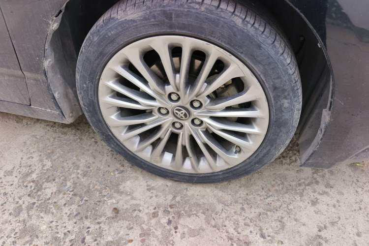 Used Toyota Avalon 2019 Dual-Engine 2.5L XLE Prestige Version China VI Standard Right Front Wheel Hub