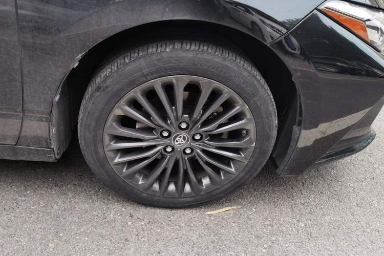 Used Toyota Avalon 2019 2.5L Touring Premium Version China VI Standard Right Front Wheel Hub