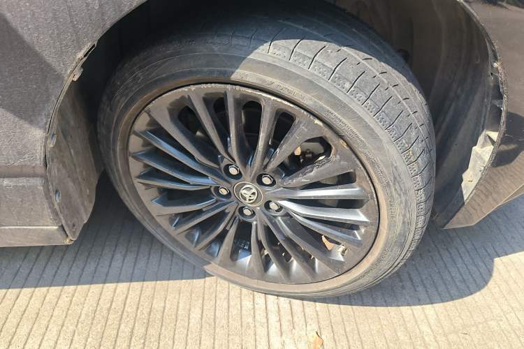 Used Toyota Avalon 2019 2.0L XLE Premium Edition China VI Right Front Wheel Hub