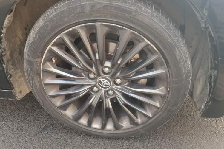 Used Toyota Avalon 2019 2.5L Touring Premium Version China VI Standard Right Front Wheel Hub