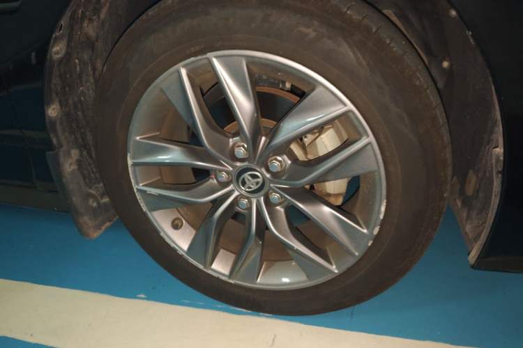 Used Toyota Avalon 2019 2.5L Ambition Version China VI Standard Right Front Wheel Hub