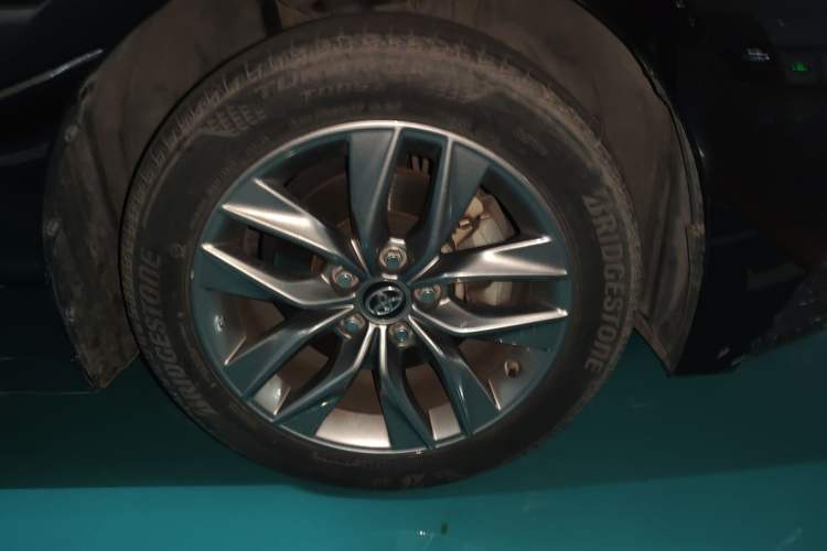 Used Toyota Avalon 2019 2.5L Ambition Version China VI Standard Right Front Wheel Hub