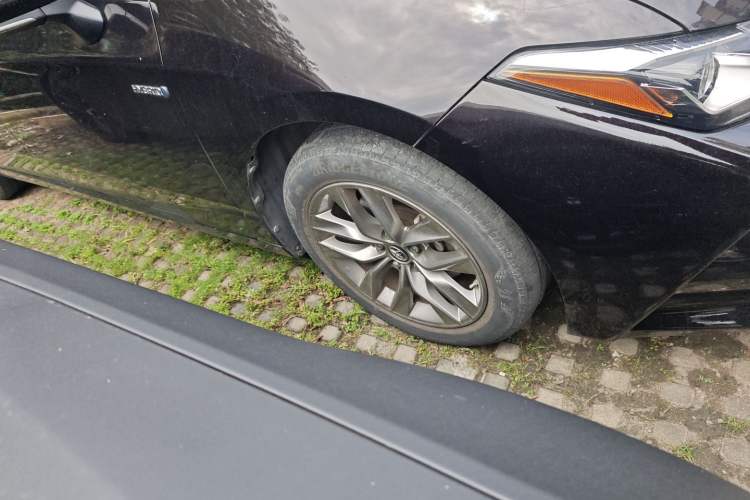 Used Toyota Avalon 2019 Dual-Engine 2.5L Luxury Edition China V Standard Right Front Wheel Hub