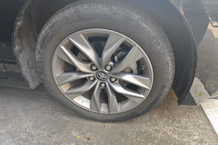 Used Toyota Avalon 2019 2.0L Luxury Edition China VI Standard Right Front Wheel Hub