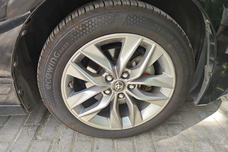 Used Toyota Avalon 2019 2.0L Luxury Edition China VI Standard Right Front Wheel Hub