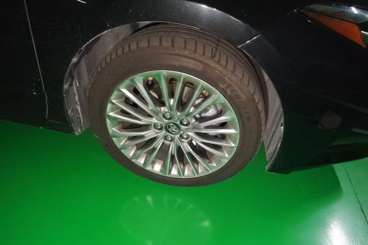 Used Toyota Avalon 2019 Dual-Engine 2.5L XLE Prestige Version China VI Standard Right Front Wheel Hub
