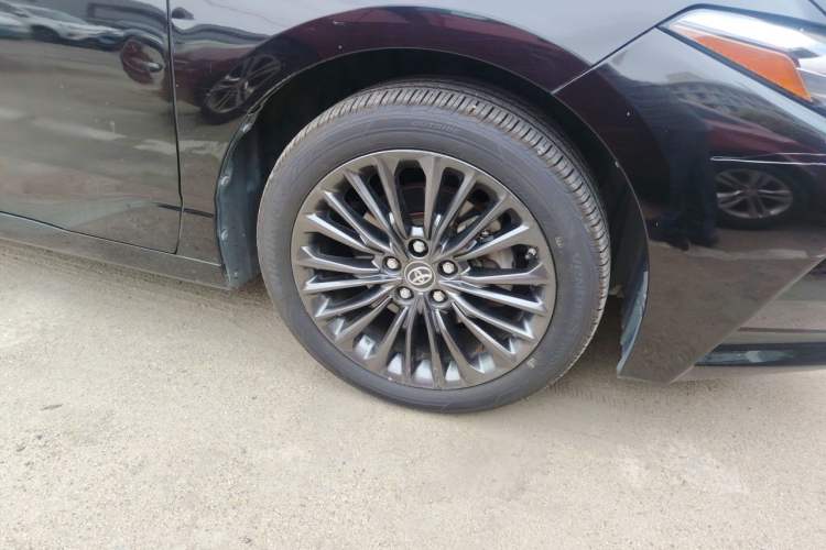 Used Toyota Avalon 2019 2.5L Touring Premium Version China VI Standard Right Front Wheel Hub
