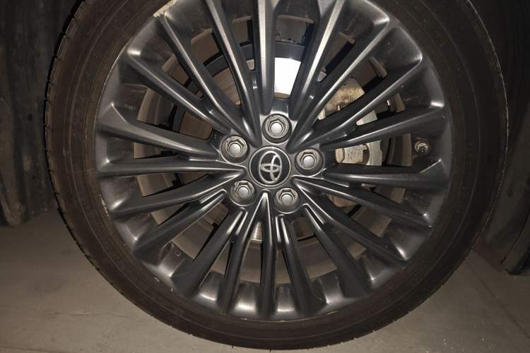 Used Toyota Avalon 2019 2.5L Touring Premium Version China VI Standard Right Front Wheel Hub